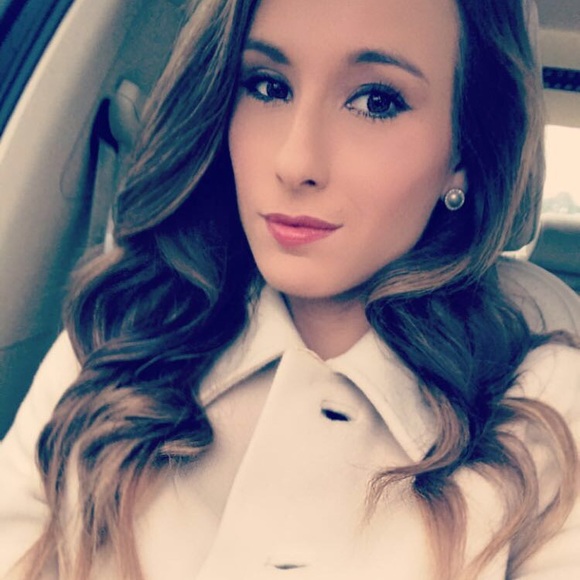 Meet your Posher, Casey - Picture 2 of 4